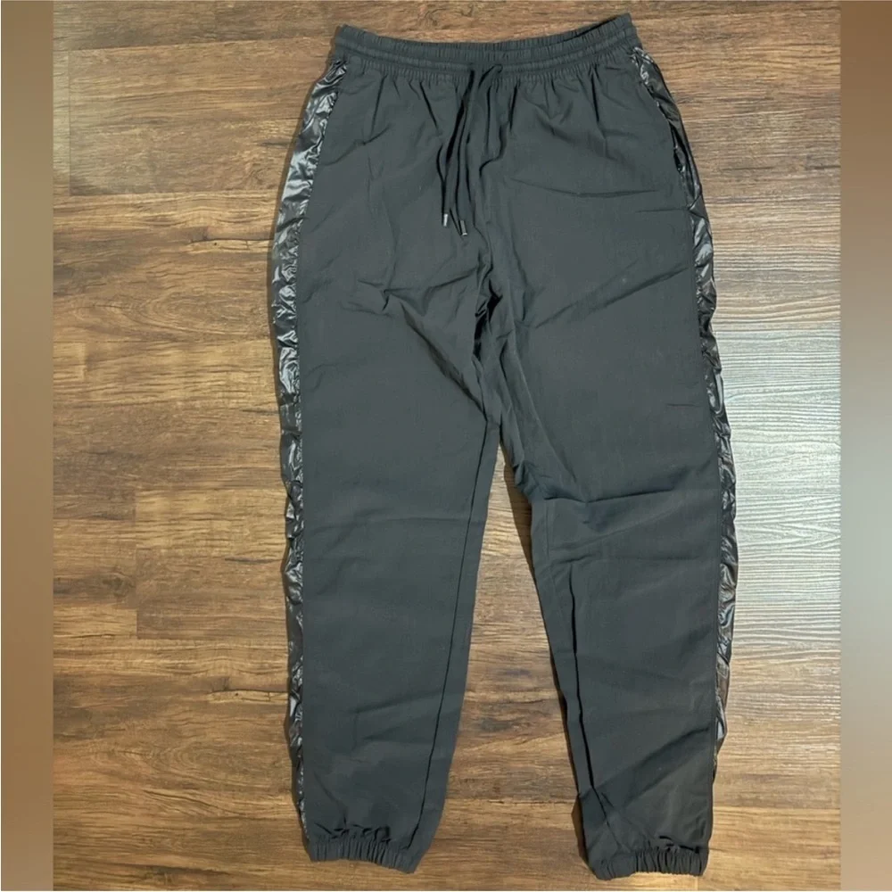 Alo Yoga black Remix jogger pull on and go pants with zip pockets XS